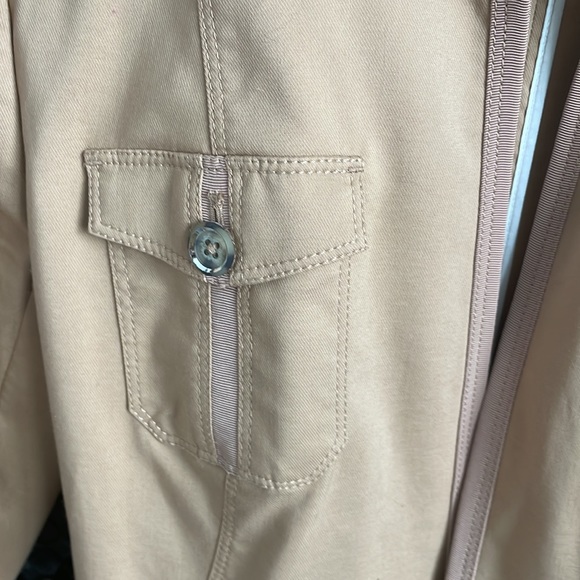 White House Black Market light weight jacket size 10 in mint condition. - Picture 10 of 17